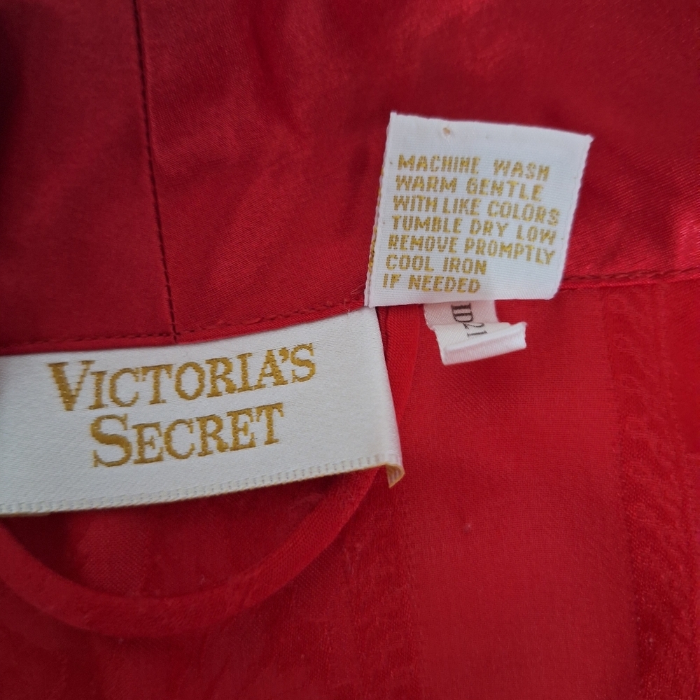 VICTORIA'S SECRET Red Satin Robe - Picture 7 of 7